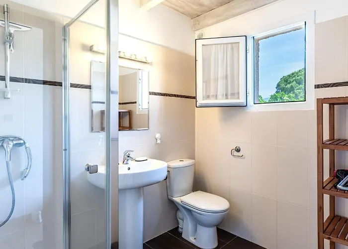 La Pinede- 6 Pers- By Interhome