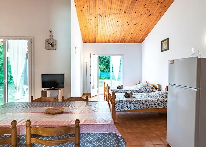 度假居 La Pinede- 6 Pers- By Interhome 萨戈内